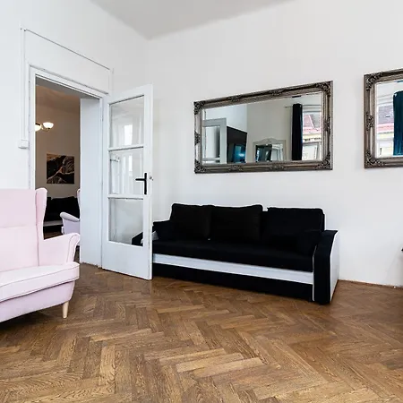 Victory Castle Apartment *