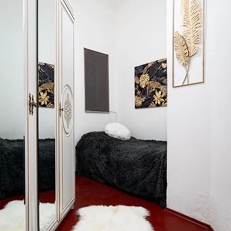 Victory Castle Apartment *