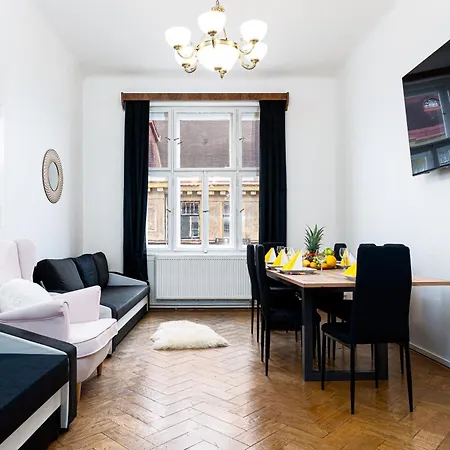 Victory Castle Apartment *